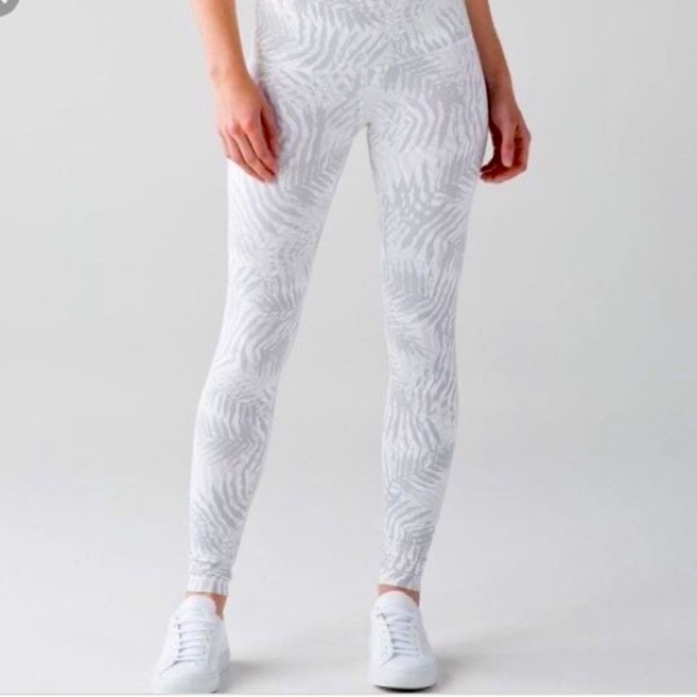 Lululemon Wunder Under High Rise silver/white tropical tights Sz 4